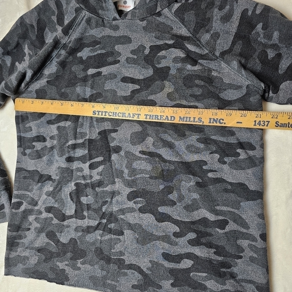 Sundry Camo Hoodie Gray medium Athletic Sweater Pullover - Picture 3 of 11
